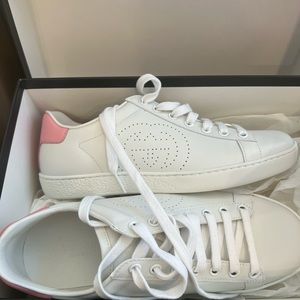Pink Gucci Ace interlocking G 37